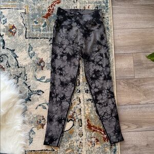 Black and Gray Tie-Dye scrunch bum Leggings